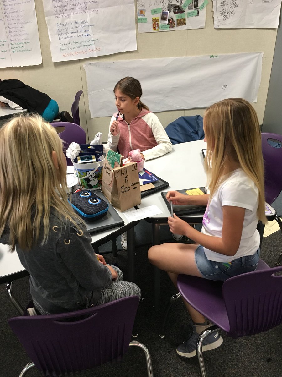 BHandley4's tweet photo. Amazing Instructional Coach @AnneFishburne modeling @SanfordHarmony lesson with an empathy map to help students change negative thoughts to positive feelings, words and actions! @ChaseTigers https://t.co/GkE3FBZqzU