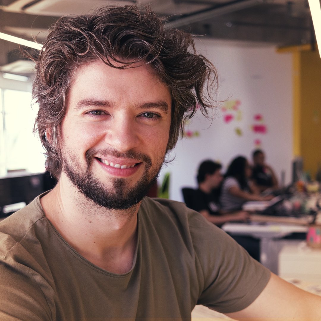 UXLabSP's tweet image. Esse é o Doug, UX/UI Designer/Ilustrador/Anotador Visual/Deus da Beleza do UX Lab.
Eterno vegano em transição, nas horas vagas ele gosta de fazer analogias, pregar a não violência, meditar e conversar com pessoas que não estão no nosso plano astral.

#UXLabTeam