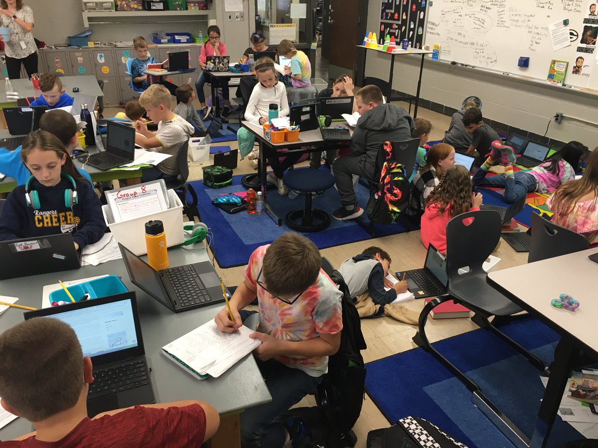 RHTAgrade4's tweet photo. The last week we have been learning about good #researchskills and today we are implementing them as we research 3 of the Ohio Native American tribes! #OhioHistory #Adena #Hopewell #FortAncient #PBL https://t.co/mylVmjZ0I8