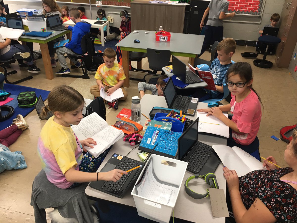 RHTAgrade4's tweet photo. The last week we have been learning about good #researchskills and today we are implementing them as we research 3 of the Ohio Native American tribes! #OhioHistory #Adena #Hopewell #FortAncient #PBL https://t.co/mylVmjZ0I8