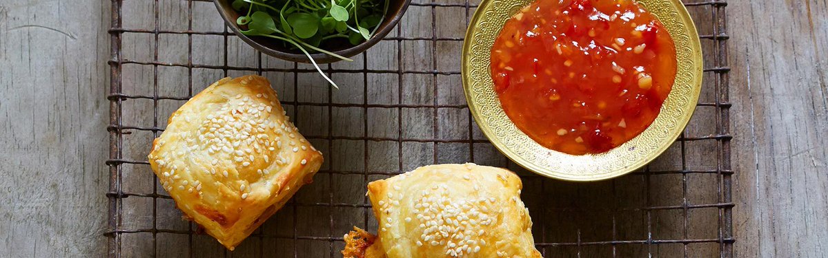 frysfamilyUK's tweet photo. We had a dream to make Hot Dog Mini Pastries, and today is the day the dream finally came true - just in time for #BritishSausageWeek! 💚🥧 Get the recipe here: https://t.co/1Lqvvwomhc 🌱 https://t.co/CJemAyOu4B