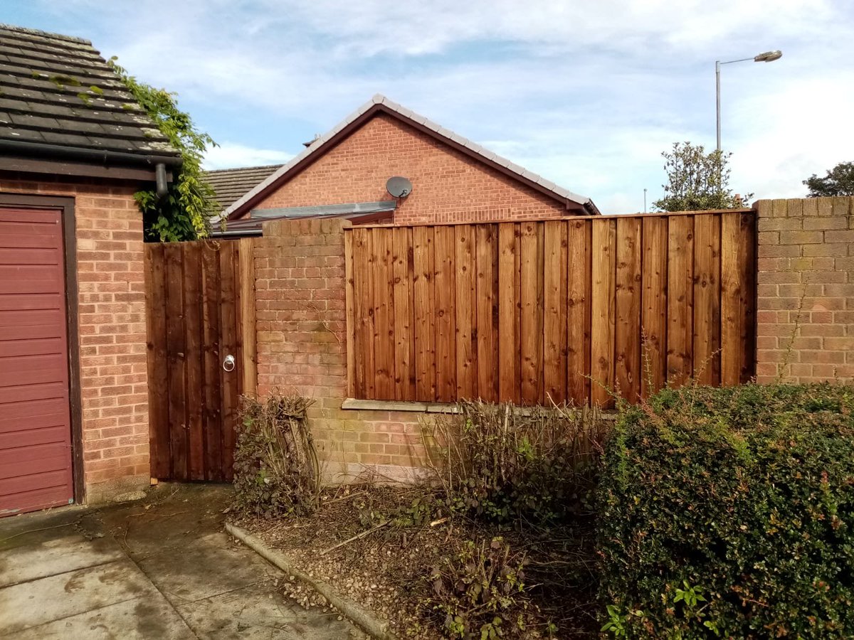 ClaProperty's tweet image. We have fitted American style fencing in between pillars and finished with matching gate. Gives a brand new look to the property boundary. Materials from @SawmillTimberUK
