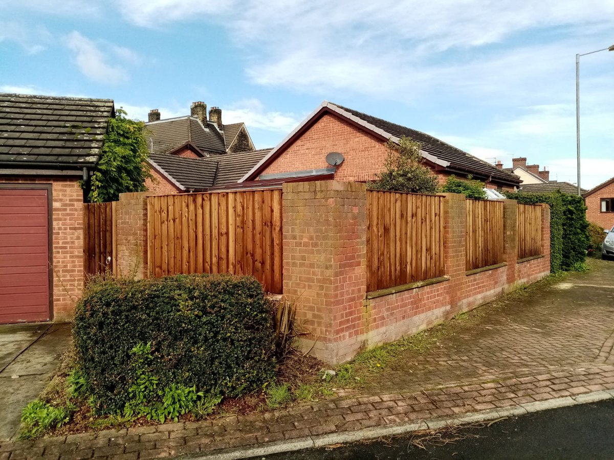 ClaProperty's tweet image. We have fitted American style fencing in between pillars and finished with matching gate. Gives a brand new look to the property boundary. Materials from @SawmillTimberUK