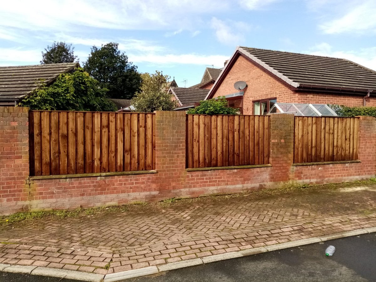 ClaProperty's tweet image. We have fitted American style fencing in between pillars and finished with matching gate. Gives a brand new look to the property boundary. Materials from @SawmillTimberUK