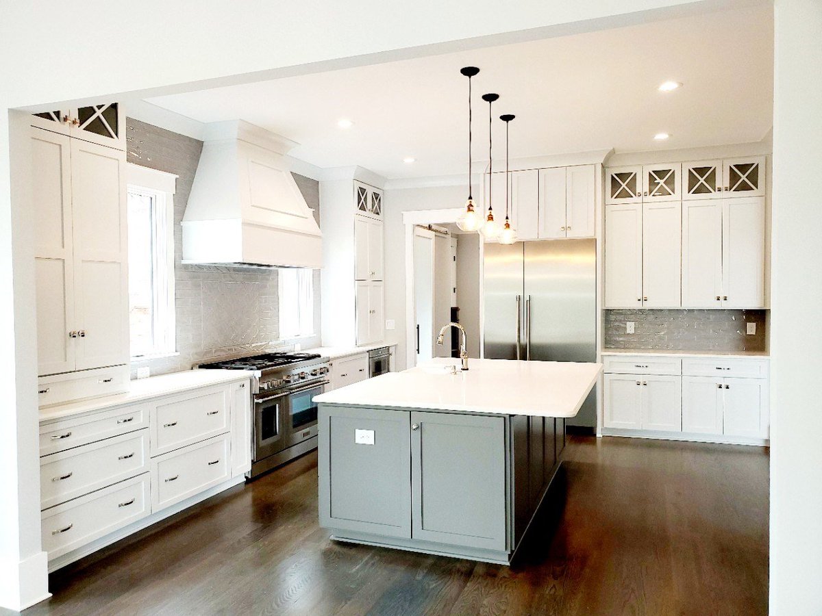 SRNCottage's tweet photo. What do you think about this custom kitchen?  I absolutely love the clean lines and bright colors.  Another custom build in the Lake Norman area.   #southerncottagecorp #southerncottage #southernlivingcustomhomebuilder #slhomes #custombuilder #builder #lakenorman #cornelius https://t.co/XeLH5bOiVD