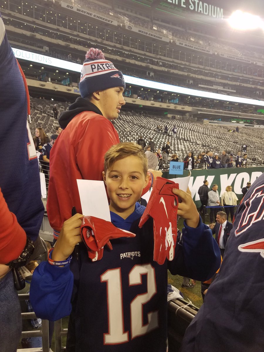 VinnySavastano's tweet photo. @McCourtyTwins Jason, you made my son Vinny's day yesterday. I can't THANK YOU enough for giving him your gloves!! He'll remember that forever!! #Gopatriots https://t.co/KlU4IzMfbQ