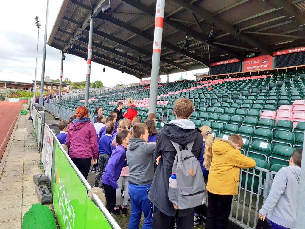 Brilliant to have Ysgol Caer Nant @StadiwmZipWorld this afternoon as part of <a href="/WRU_Community/">WRU Community - Wrth galon y genedl</a> education package.
#DosbarthDigidolWRU
Da iawn pawb!