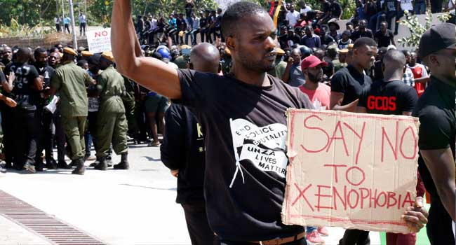 channelstv's tweet photo. BREAKING! Xenophobia: South Africans Attack Nigerians Again

https://t.co/9kwckak05c https://t.co/JpCExJ8KbO