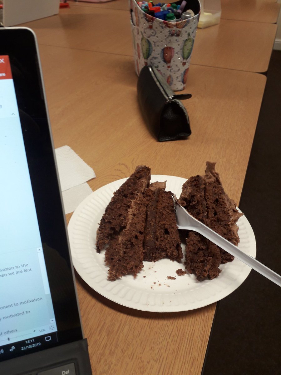 When the conversation gets deep into educational psychology  you've got to love our cake Tuesday sessions :) <a href="/ChiuniEdu/">Chichester Education</a> @ChiTeachMeet #educake