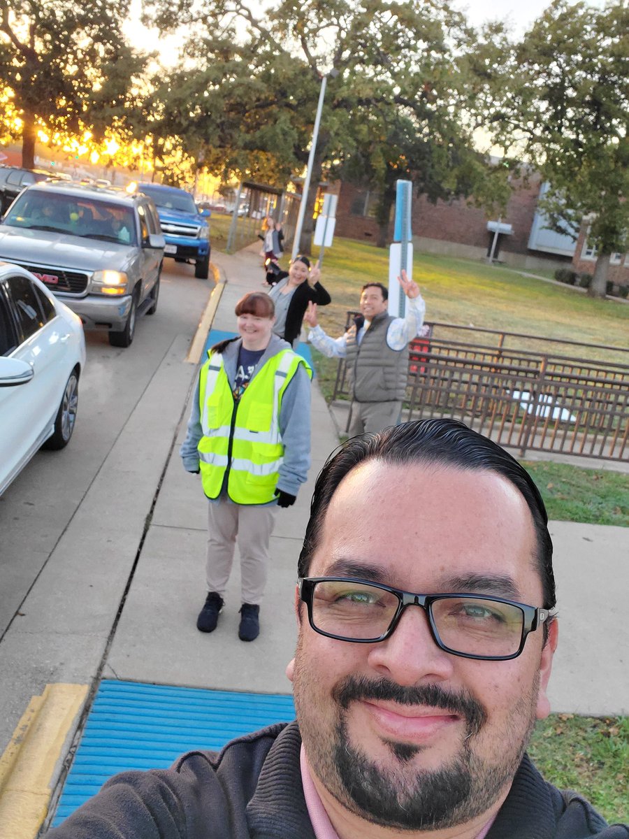 JQAElementary's tweet photo. Good morning! Our always smiling staff receiving our scholars with a smile and joy!
Have a good day! 💚🦅
Go Eagles! 🦅
#DISD #DallasISD
#DallasSchools #JQAElementary #JQA #EaglesFlyHigh
#JQAdamsElementary @LEAD_DallasISD
@dallasschools https://t.co/98QlNmA1Nx