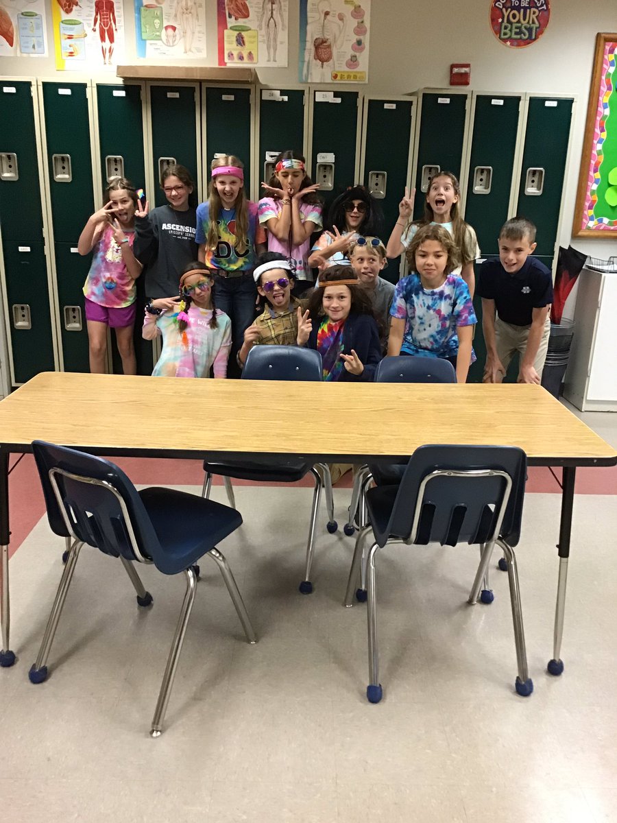 Bluegators5th's tweet photo. 5th Grade Hippies! https://t.co/GjTH3T6yCs
