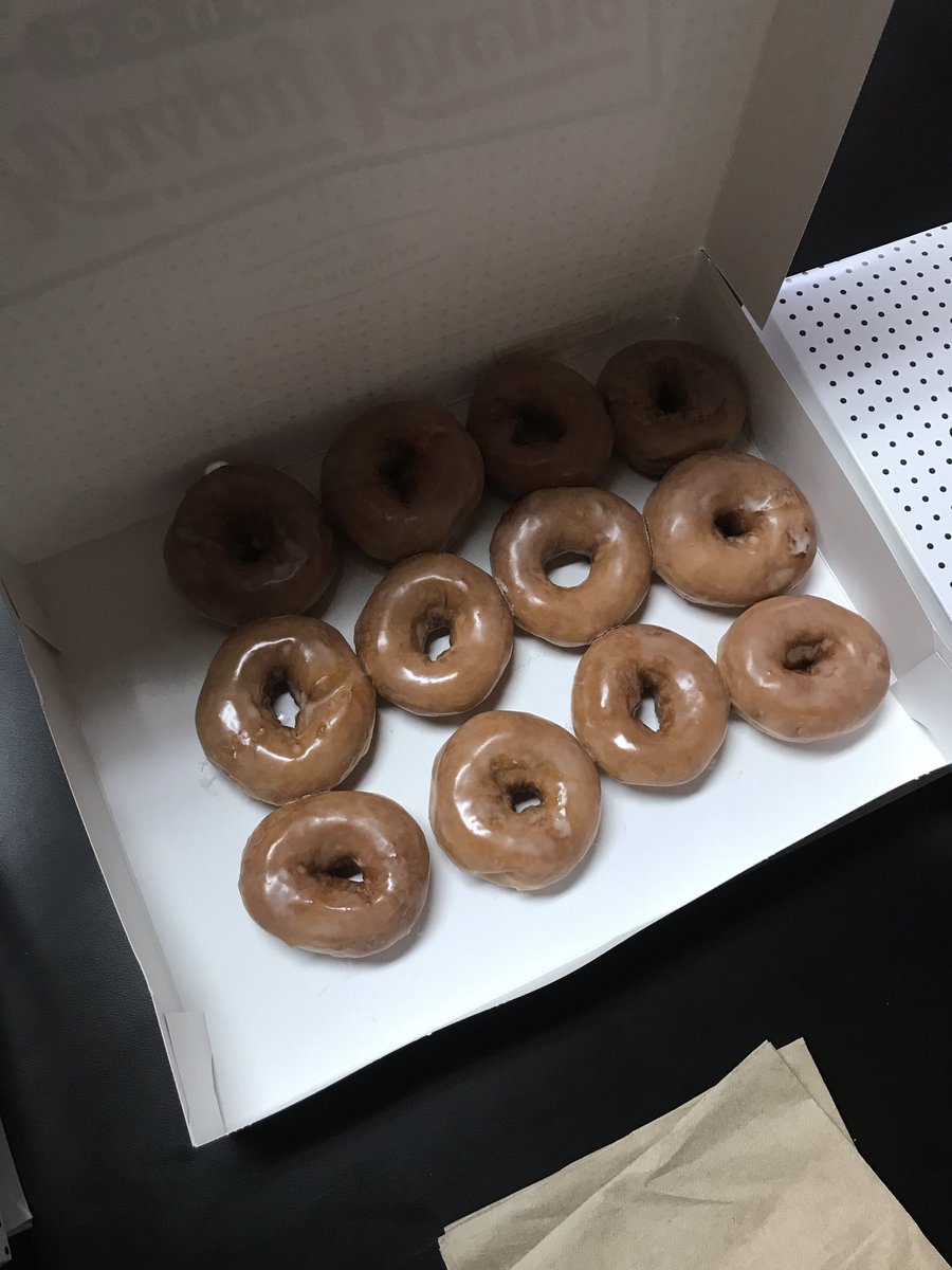 nate22beasley's tweet photo. Come on @krispykreme y’all can’t fill the box up anymore. It looks like we ordered a couple dozen of minis. https://t.co/aDYsK44wbf
