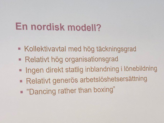 Jyty_ry's tweet photo. #FIPSU:n konferenssi pohti mm. pohjoismaisen mallin tulevaisuutta. Keskeistä mm. kollektiivinen työehtosopimuskattavuus, suht korkea järjestäytymisaste, ei suoraa hallituksen osallistumista palkanmuodostukseen, suht hyvätasoinen työttömyysetuus. #epsu #jyty #jhl #super #tehy #pro https://t.co/0VqocWAq3x