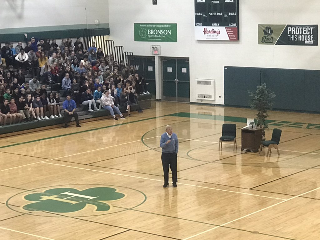 CoachAbid's tweet photo. Lou Holtz spent time speaking to our students at @HackettCatholic this morning. @NDFootball #Irish https://t.co/msDwFsB8IR