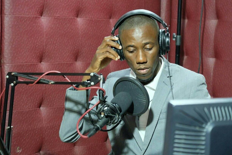 GemGoma's tweet photo. Grand était mon plaisir !!
Immense était ma joie !!
De partager ces beaux moments sur ce plateau radio-télévisé !!
C'était à l'occasion de la Journée Internationale de la Jeune Fille. https://t.co/HK6ub4Zerc