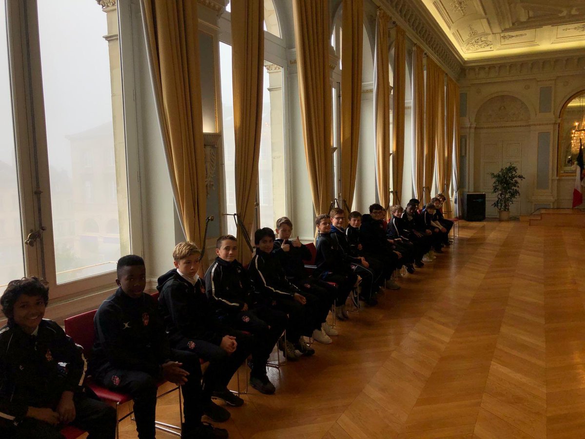 FootballDulwich's tweet photo. Just before lunch we visited the mayor of Laon. Thank you for being such warm hosts. https://t.co/OQFFPXVGsS