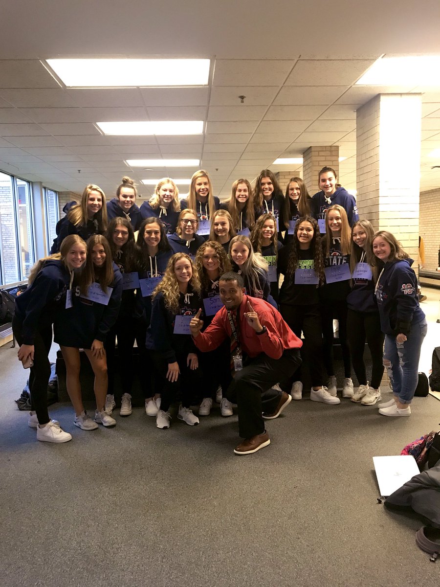 RHSGSoccer2020's tweet photo. It’s the first STATE GAMEDAY for the Irish!! The game will be at 7:30PM at FARMINGTON vs. CDH!! ☘️☘️☘️ #WhateverItTakes https://t.co/ZJJxQiMfxC