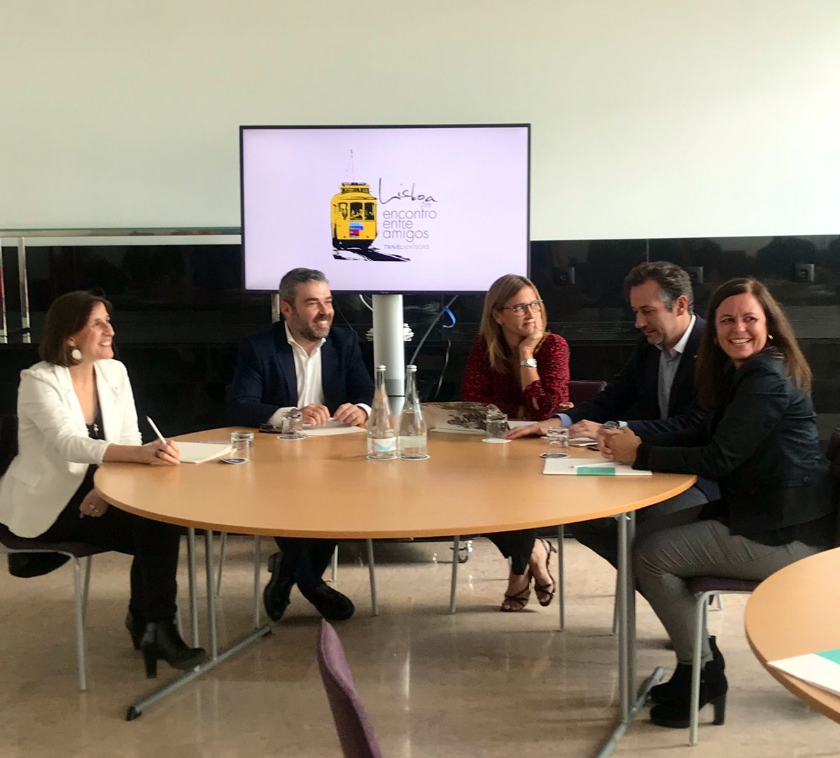 tadvisorsguild's tweet photo. Nos encontramos ya en #Lisboa!! Arranca la rueda de prensa ante los medios.... arranca nuestro Encontro Entre Amigos #LisboaTAG https://t.co/t4Fnatv5fw