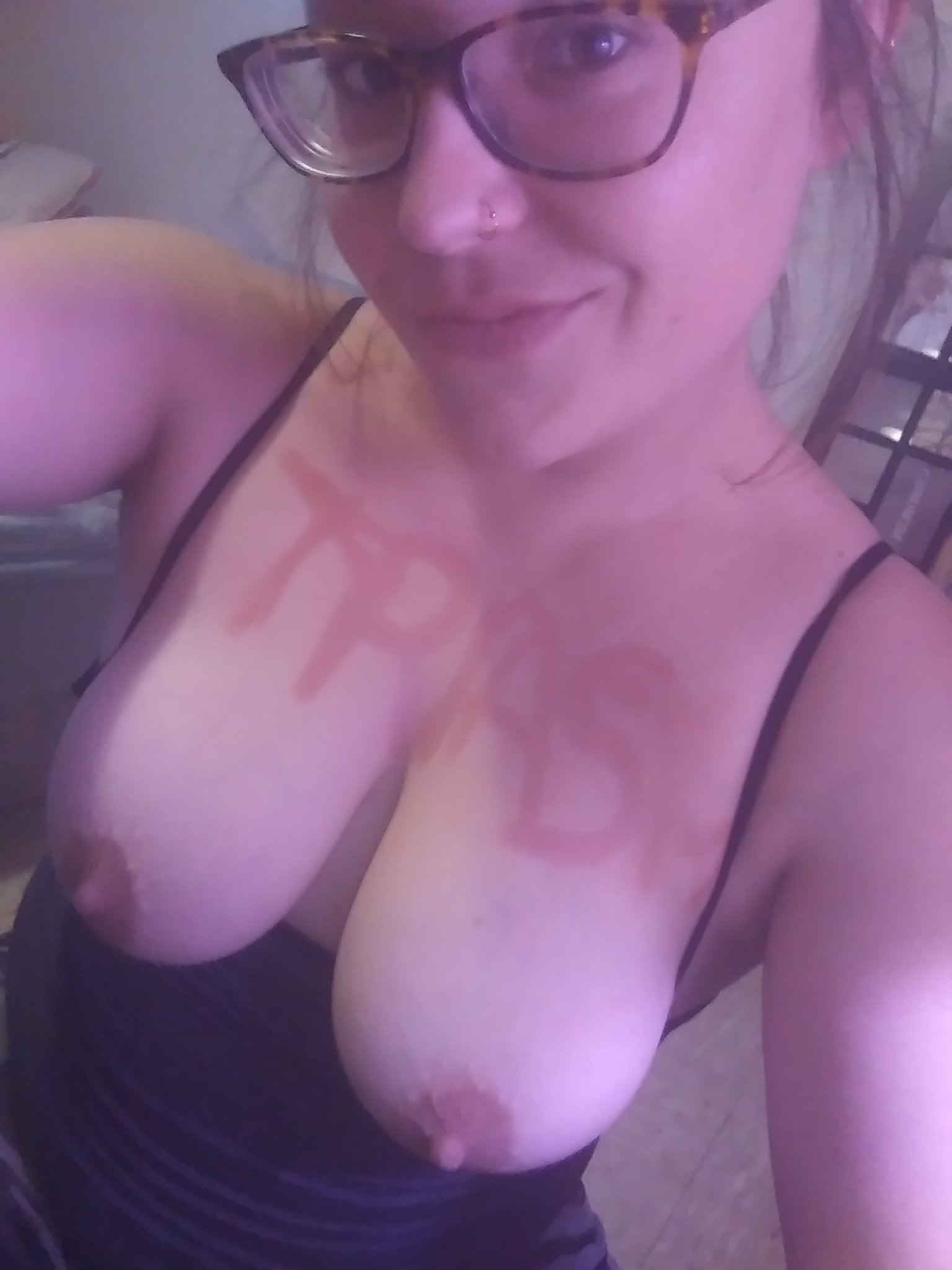 TittyTuesday🌸 So I overheard a coworker call me trashy because I do sex work. This is me taking back the power;) https://t.co/vpT5V2yAox