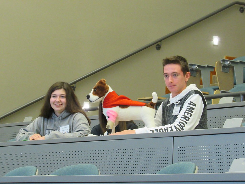 TuftsUniversity's tweet photo. This past weekend, @tuftsvet helped kicked off #MassSTEMWeek with the 12th annual Blackstone Valley STEM Conference. This event welcomed 89 local middle-school students to Cummings Schoolโs Grafton campus to learn about STEM careers. #STEMWeek2019 #CMSNE @BVEdFd https://t.co/erJyIPqsgA