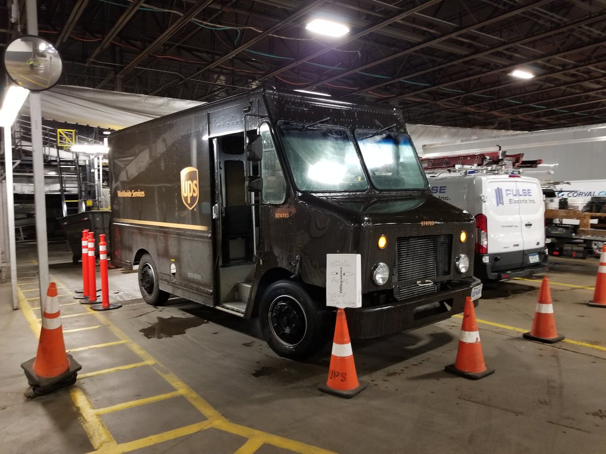 Mpls guard gate activity,  tail swing, clear mirror - camera, watch wet mirrors
