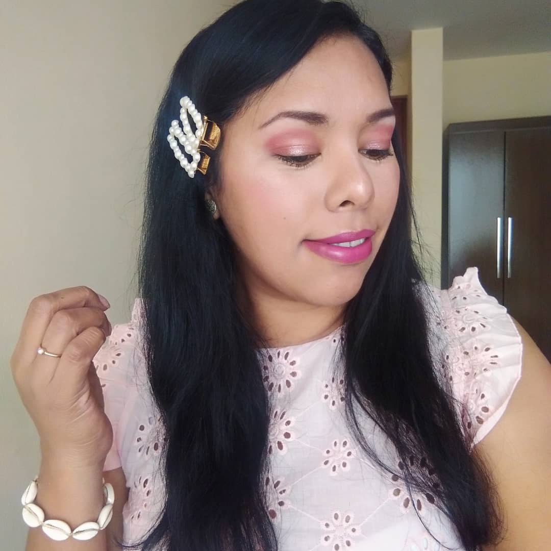 beck979's tweet photo. Aquí llevo la paleta Sunset Blossom de #Maange y el iluminador Blossom de #Kimuse ambos de acabado profesional ideal para la primavera y verano pronto les haré un tutorial en mi canal, ya se suscribieron? #makeupartist #makeupaddict #eyeshadows #highlighter https://t.co/gy4eoxDmjx