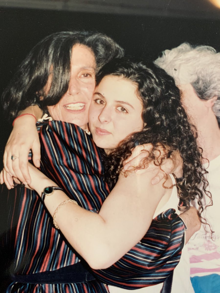 vickyginzberg's tweet photo. Hoy es el Día Nacional del Derecho a la Identidad. Aniversario de Abuelas d Plaza de Mayo y cumpleaños d Estela Carlotto. Acá estoy con mi baba Rima y mi zeide Jaime y con mi abuela Laura. Los extraño 💚❤️ Subí una foto con tu abuela es el #ChallengeXLaIdentidad #MesDeLaIdentidad https://t.co/jxr7T2dvGX