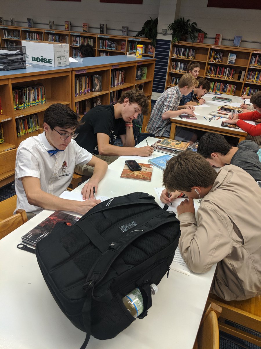 PHWorldLanguage's tweet image. Students in Latin IV and IB enjoyed brainstorming research ideas through book speed dating #InspireEmpowerLead  @PatriotsPhhs