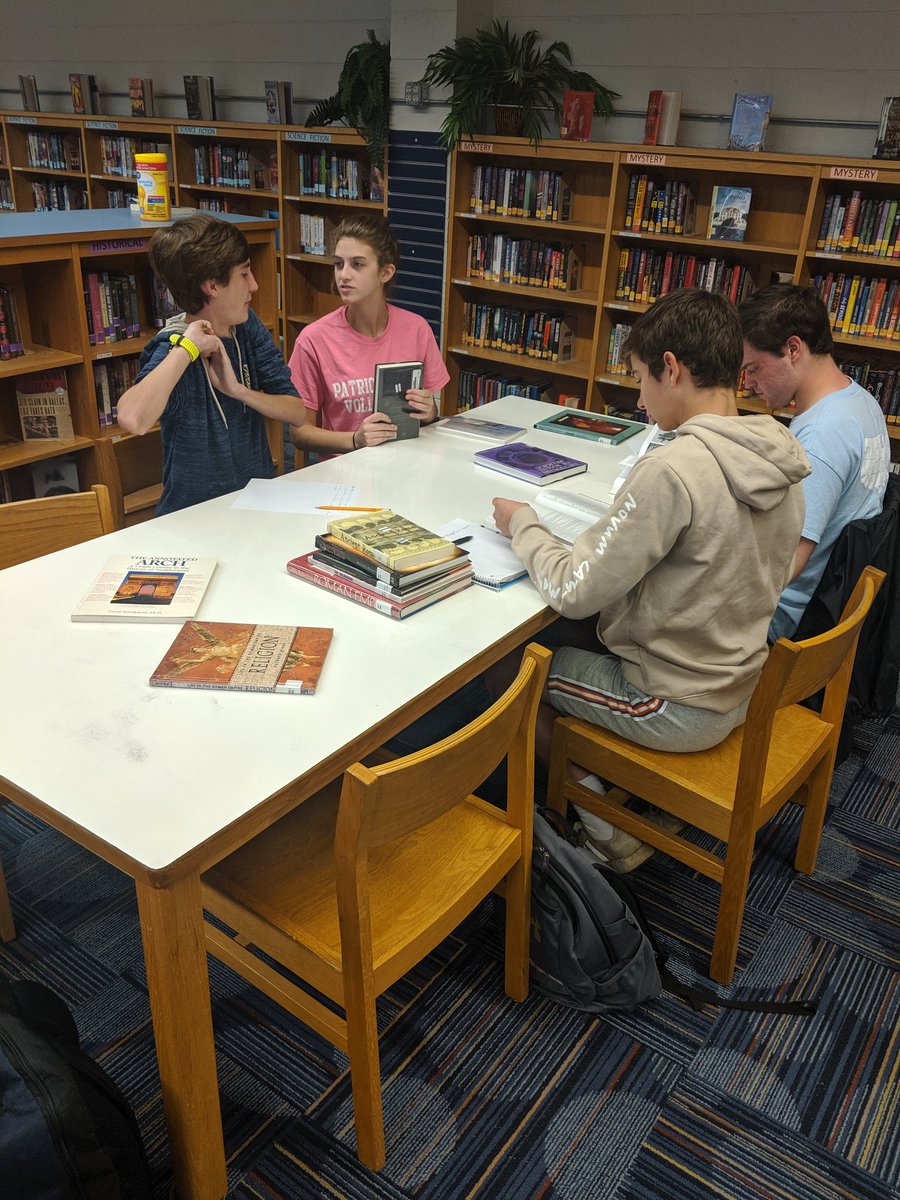 PHWorldLanguage's tweet image. Students in Latin IV and IB enjoyed brainstorming research ideas through book speed dating #InspireEmpowerLead  @PatriotsPhhs