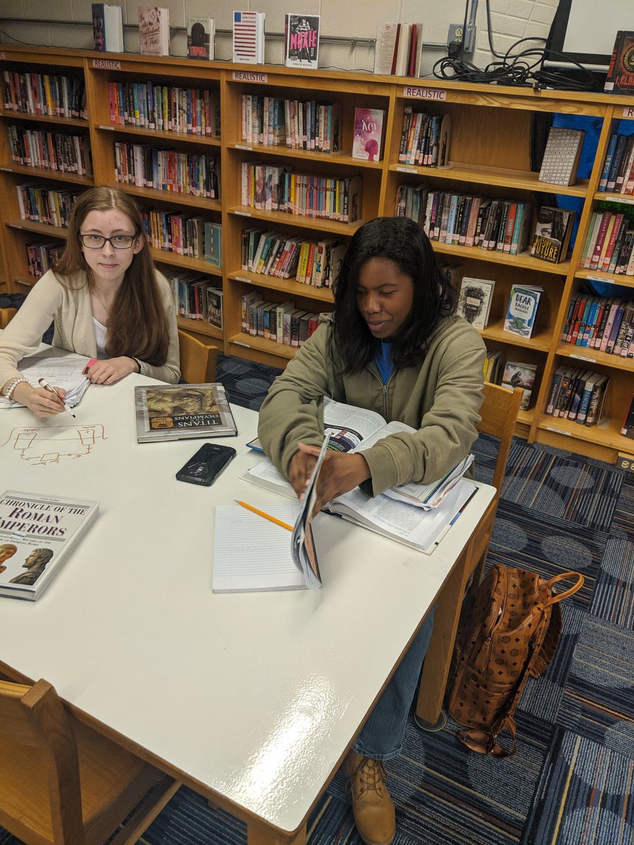 PHWorldLanguage's tweet image. Students in Latin IV and IB enjoyed brainstorming research ideas through book speed dating #InspireEmpowerLead  @PatriotsPhhs