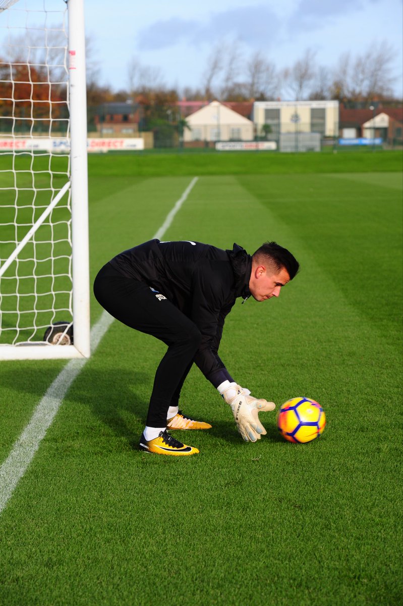 simonsmithgk's tweet photo. Bend your knees, bend your hips, head over the ball, palms open, little fingers together, one foot behind the ball as a secondary barrier, make contact with the ball early to keep balance, elbows inside your knees, watch the ball into your gloves. https://t.co/n7tv0hOTjw
