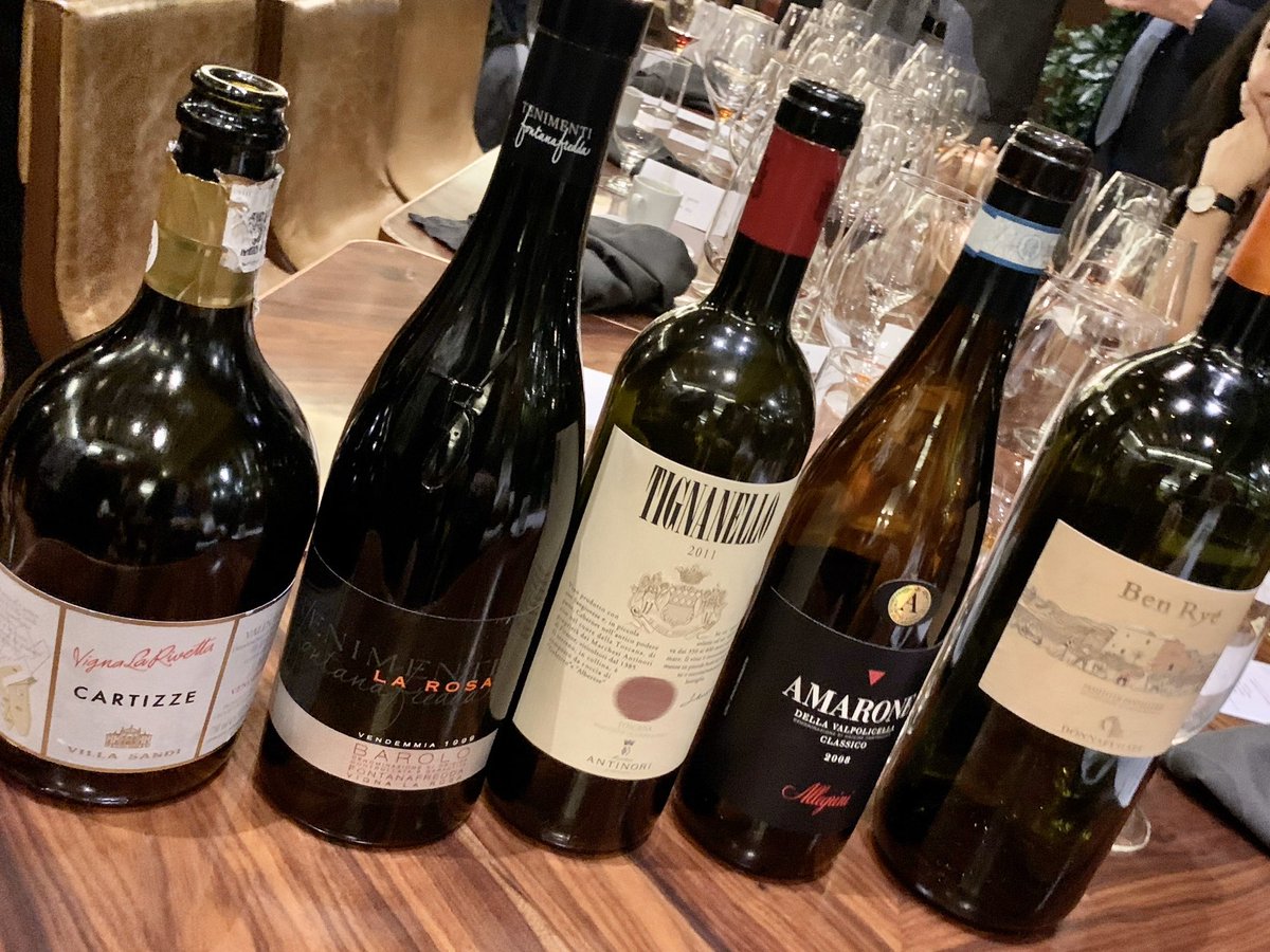 At the 20th anniversary of #Viparmex I met up with dear friends and other wonderful people. Agustín and Alejandro Rodríguez <a href="/Viparmex/">Vinos Para México</a>, <a href="/Mariomainero/">Mario Magaña Mainero</a>, R. Bruno @Fontanafredda, G. Moretti Polegato <a href="/VillaSandi_it/">Villa Sandi Prosecco</a> and A. Rallo <a href="/DonnafugataWine/">Donnafugata</a>.
#Mexico #Dinner @AllegriniGroup