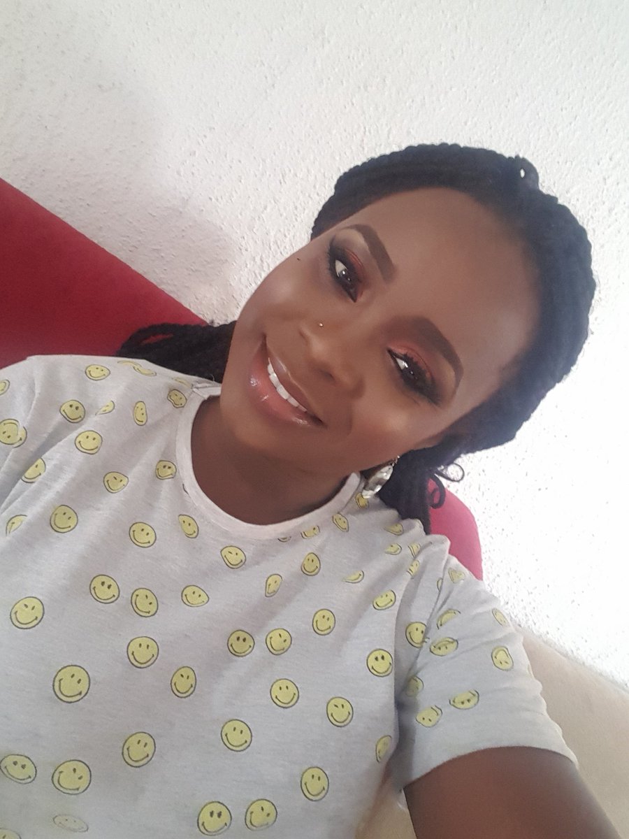 teema_smalls's tweet photo. Akowo on the beat ❤
I got my face painted
#notmyrealface https://t.co/h0WMGMBYCU