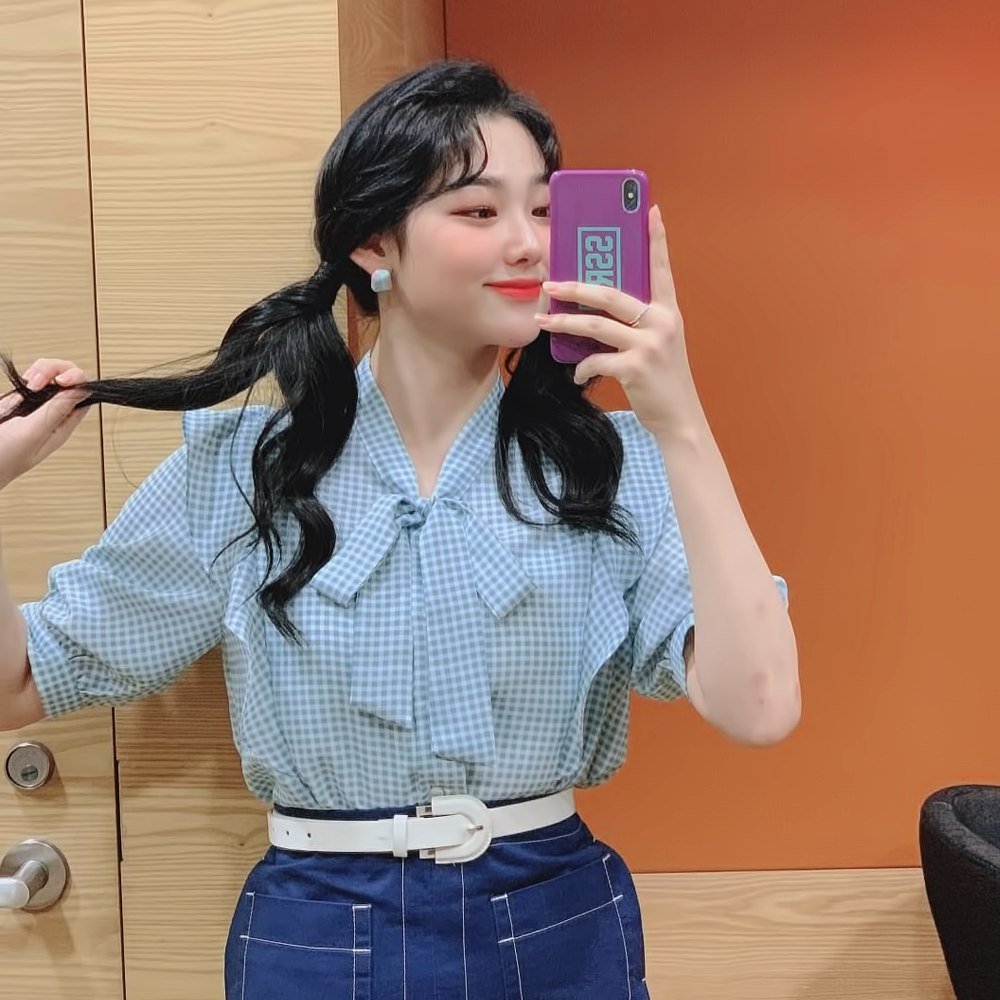 ㅤㅤ  🌺 · 오랜만에 갈래 갈래 양갈래😋 오늘도 음중 와준 단짝들 고마워요오🥰 날 더워지는데 다들 더위 조심하구요🖤🌻

⌠ 🐰 ı'm Kαng Mınα from; Vılʏ Chrʏsɑlıs ⌡