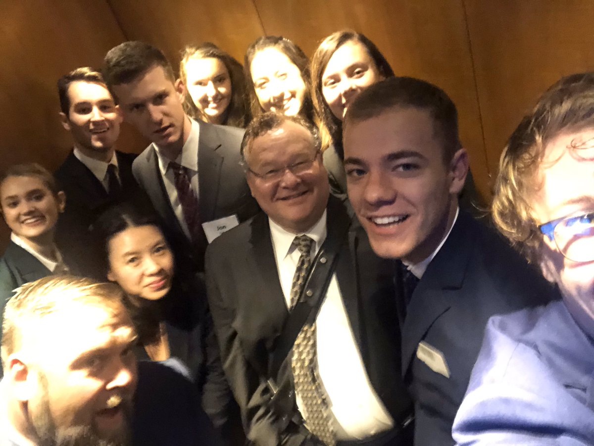 #GUNYCTREK19 <a href="/Gonzaga_CPD/">Gonzaga Career & Professional Development</a> Day 2: Elfie (elevator selfie) at SocGen.
