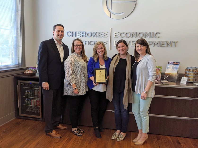 CherokeeOED's tweet photo. Thank you to our partners at @stoneward for helping us design an award-winning Cherokee By Choice Campaign Brochure. This creative marketing piece recently received a Gold Award at the @IEDCtweets 2019 Annual Conference in Indianapolis. #cherokeebychoice #Stoneward #IEDC https://t.co/LNPhCnZZey