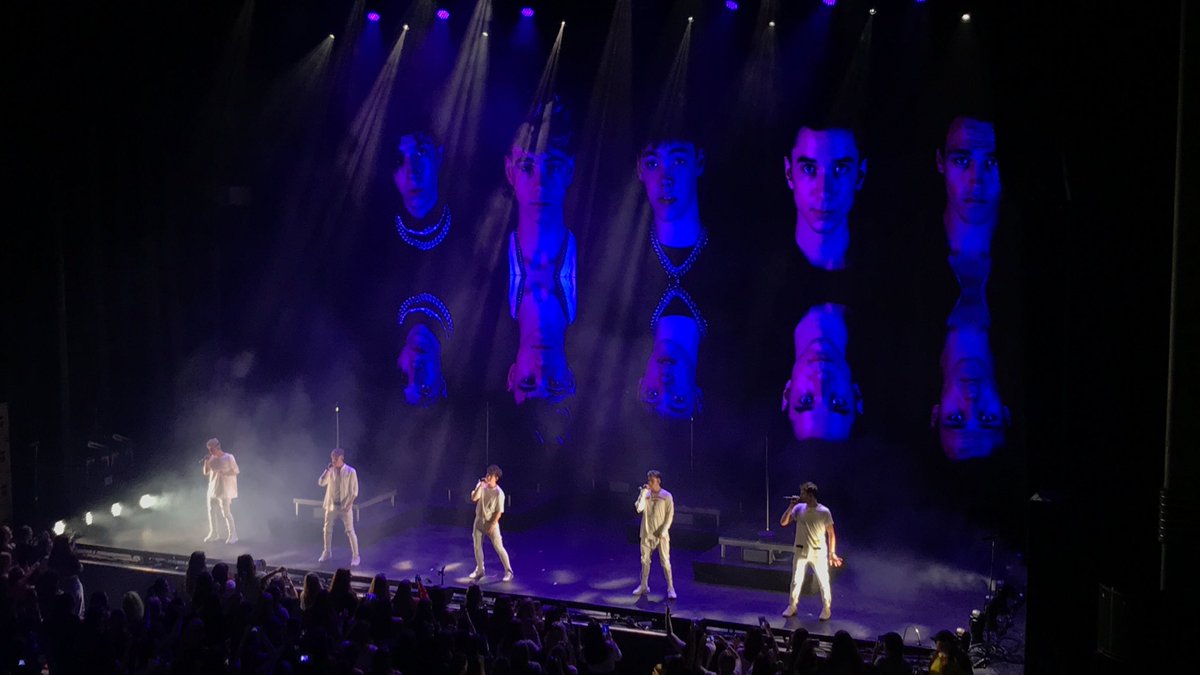 softsseavey's tweet photo. i keep thinking about #3yearsofwhydontwe and i wanna cry. i love them so much it hurts. and my heart is so full of pride it feels as though it’s going to explode https://t.co/DI0Q4D4Jzb