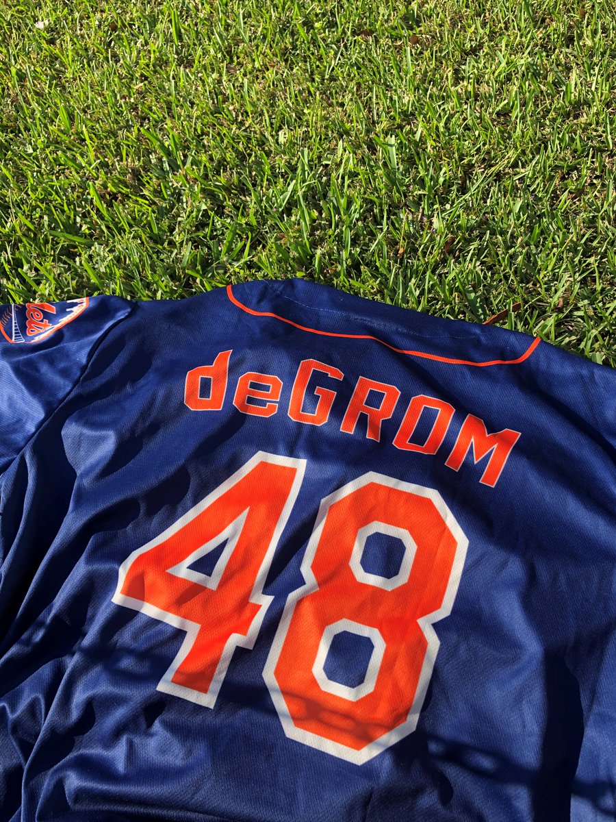 GIVEAWAY: Haven't figured out your Halloween costume yet? Let us help by sending you a replica jersey so you can dress up like de🐐!
Retweet to be entered. Winner will be chosen at 12 PM EST on Thursday, Oct. 24. Must be following to win. Good luck 😉