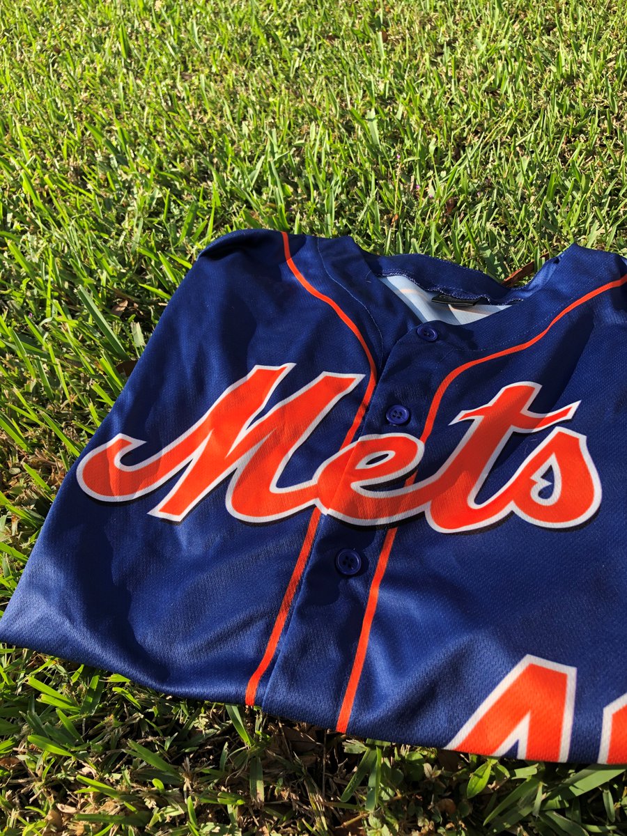 stluciemets's tweet photo. GIVEAWAY: Haven't figured out your Halloween costume yet? Let us help by sending you a replica jersey so you can dress up like de🐐!
Retweet to be entered. Winner will be chosen at 12 PM EST on Thursday, Oct. 24. Must be following to win. Good luck 😉 https://t.co/56Qkipy40s