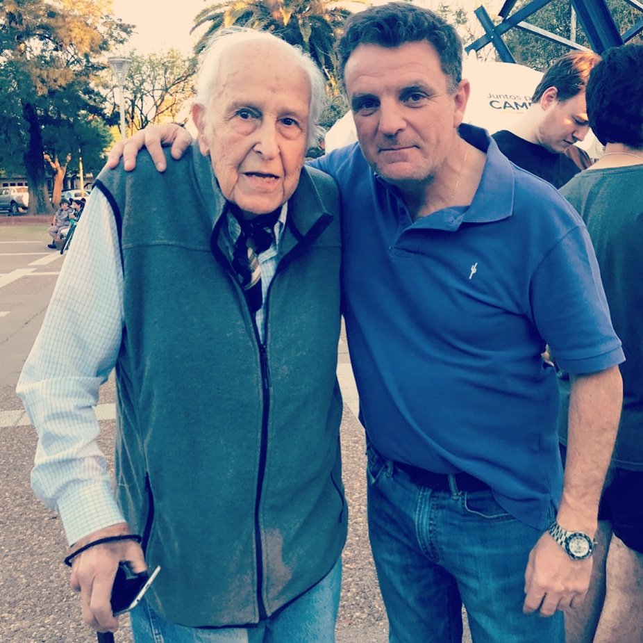 JorgeAudisio2's tweet photo. Alberto fue uno de los tantos piquenses que nos acompañó el sábado en la marcha del #SiSePuede 
Él confía en este gobierno y por eso estuvo presente dando su apoyo a Mauricio.
Gracias,Beto, por esta linda foto y por tu convicción de que estamos yendo por el buen camino https://t.co/GKqjtpTosB