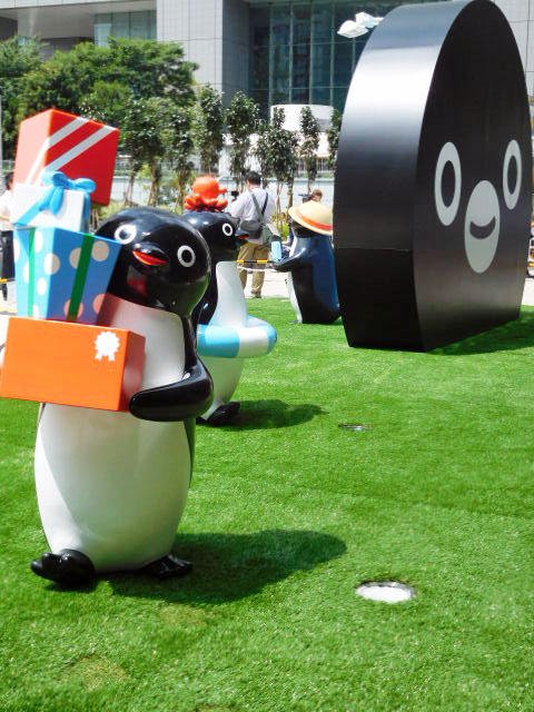 きびたろう Twitter પર 池袋ホテルメトロポリタン クリスマスケーキ 2016年は7月オープンしたsuicaのペンギン広場をモチーフにしたケーキでした 2016年はペンギン15歳記念のサイン会が行なわれバースデーケーキがお披露目されました ペンギン広場の工事が終わったら