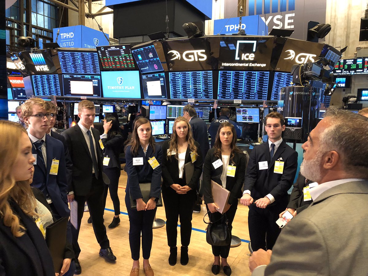 #GUNYCTREK19 <a href="/Gonzaga_CPD/">Gonzaga Career & Professional Development</a> Day 1: Zags on the floor of the New York Stock Exchange. Zags on Wall Street!