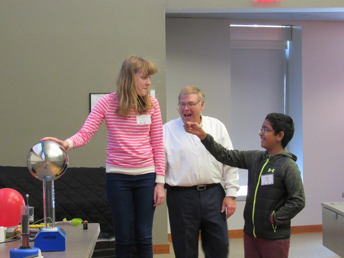tuftsvet's tweet photo. On October 19, Cummings School helped kick off #MassSTEMWeek with the 12th annual Blackstone Valley STEM Conference. Hosted in collaboration with @BVEdFd, this event welcomed 89 local middle-school students to our Grafton campus to learn about STEM careers. #STEMWeek2019 #CMSNE https://t.co/FH0Tr9Buq7