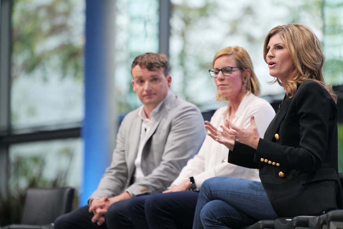 JenniferBMorgan's tweet photo. Packed house for our first global All-Hands in Walldorf as Co-CEOs of @SAP this week! Fired up to run alongside the best team anywhere! cc: @ChrstnKlein #letsgo #TheBestRun https://t.co/66kWppf7nY
