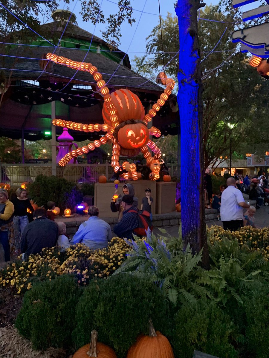 The @ExploreBranson area offers 100’s of great activities &amp; <a href="/SDCAttractions/">Silver Dollar City</a> is one of many. The Harvest Festival &amp; Pumpkin Nights Display, with only a few days left, is a must see. Thanks to the Herschend family for this SW MO landmark &amp; <a href="/RepDistrict58/">David Wood</a> &amp; Cheryl for joining us.