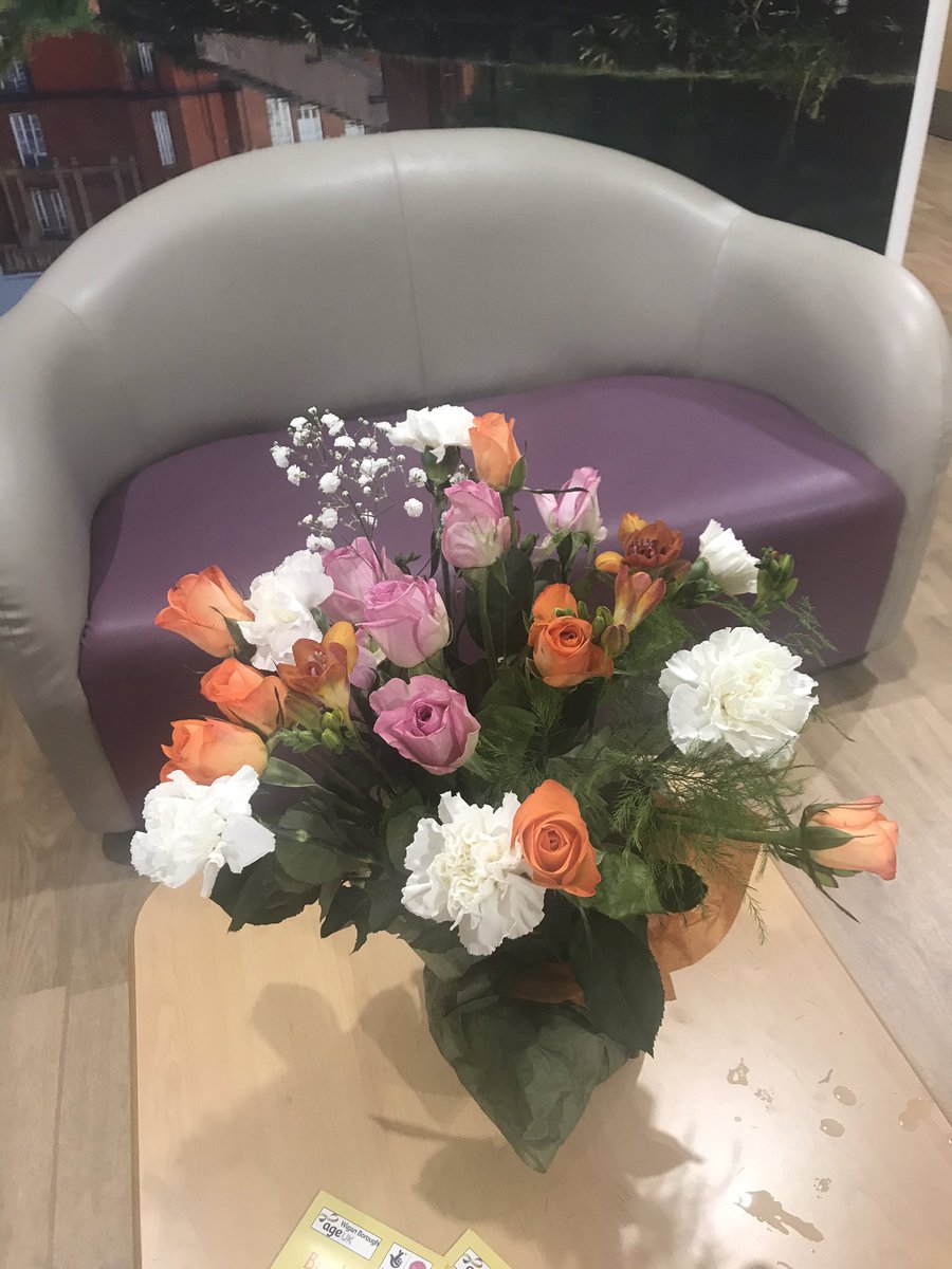 ThomasonNichola's tweet image. Lovely discharge gift from a patient @NWBoroughsNHS #teamsovereign