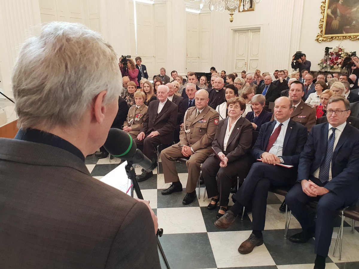 ipngovpl_eng's tweet photo. @wilanowpalac In a letter read by Zofia Romaszewska, @AndrzejDuda thanked the #IPN’s President #Szarek for establishing the #SemperFidelis Prize and preserving the knowledge on the #EasternBorderlands, so that it could be passed to next generations. https://t.co/G2qhRiHYvc