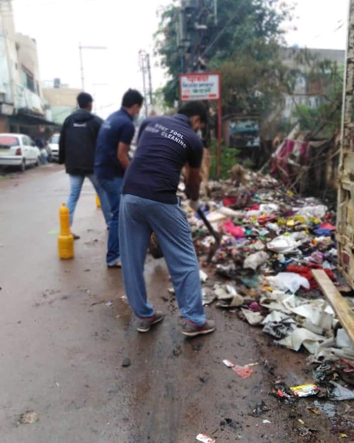Bunch_Fools's tweet photo. Spot No.279
Sunday working hour
#Refuse_Single_use 
#bunchofools
#safaigiri
#Save_Earth
#zerowaste 
#Sustainable #sustainability 
#Ecofriendly
#Noplastic #saynotoplastic
#Plasticfree #Plasticfreelifestyle
#planetearth https://t.co/H7ohhWq8Ko