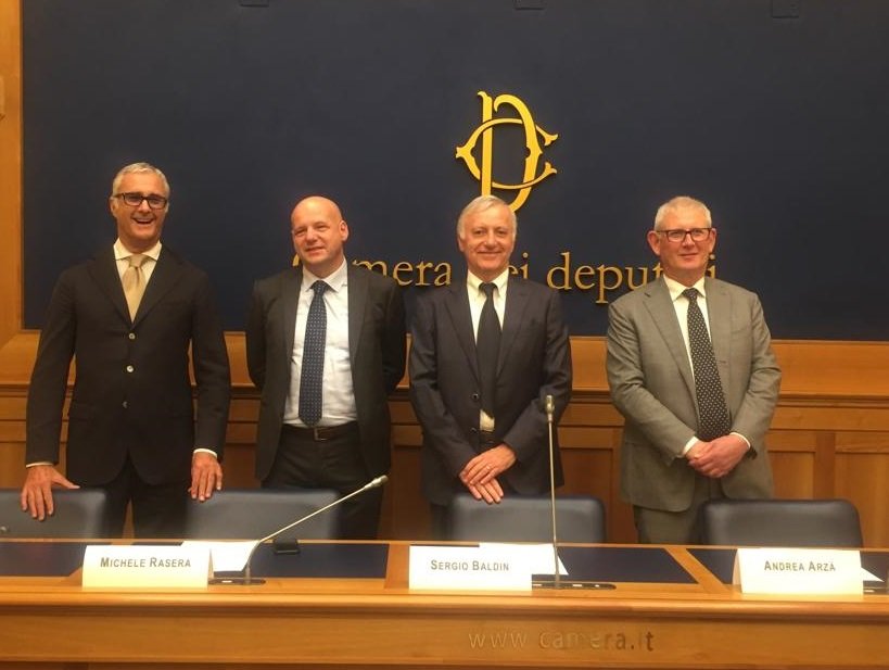 Presentato oggi a Roma, alla Camera dei deputati, il progetto realizzato assieme a Liquigas. La nostra flotta aziendale diventa sempre più green: il 60% degli automezzi verrà infatti convertito per l'utilizzo di GNL (Gas Naturale Liquefatto) e GNC (Gas Naturale Compresso).