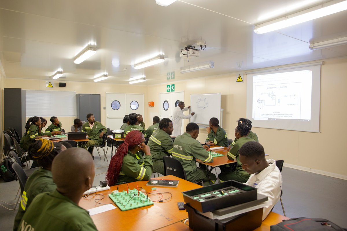 Female and Male #students can both succeed and do exceptional things when they are provided with equal opportunities. #HeavyEquipmentRepair has no #gender, these female students are smashing stereotypes. 
#ZAMITA #SDG5